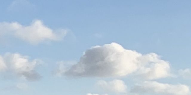 ciel bleu avec nuages
